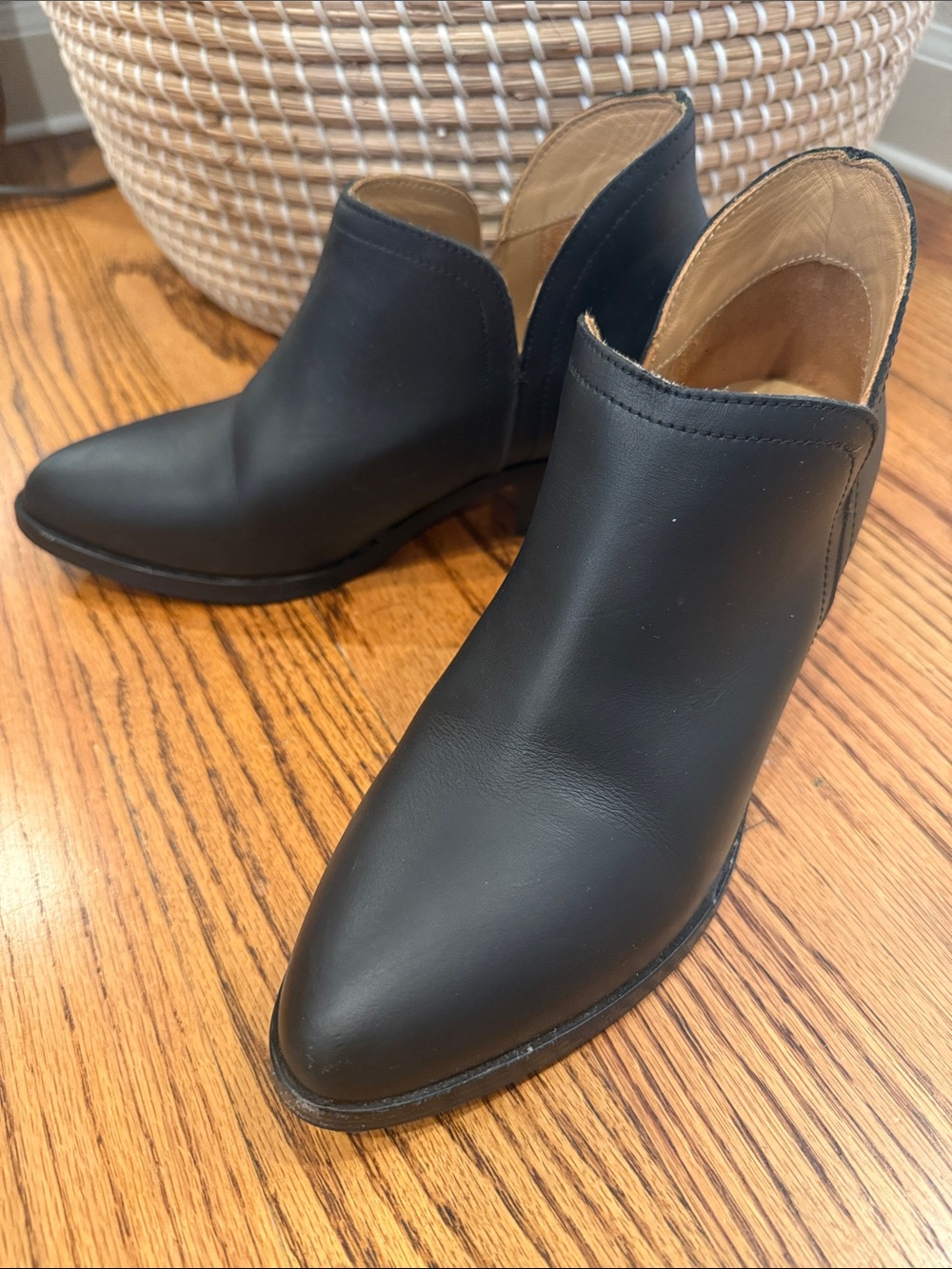 Nisolo Black Leather Cutout Ankle Boot